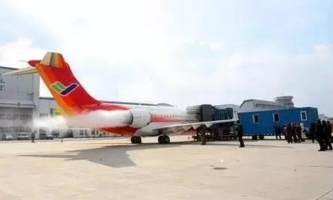 國產(chǎn)ARJ21在試驗中進(jìn)行發(fā)動機除冰測試
